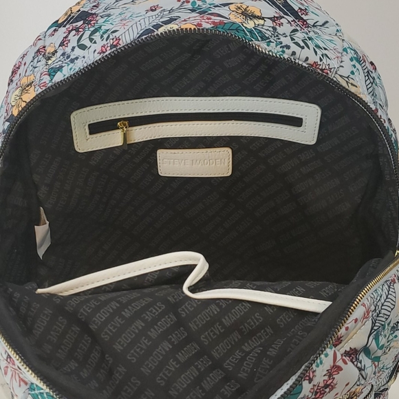 Beautiful floral Steve Madden quilted backpack 🌸 - Picture 8 of 11